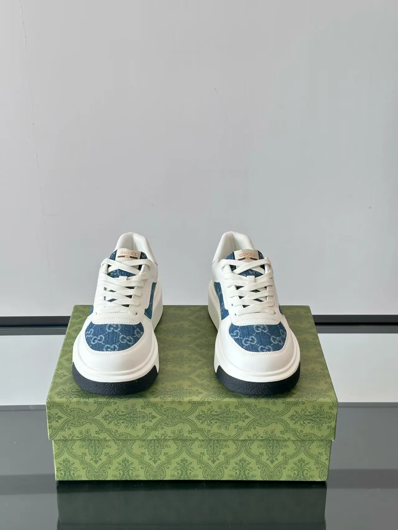 P460. New men's shoes GUCCI [Lightning] latest shoes shipped. Original quality, fashionable, special materials, sheepskin lining, new packaging. The foot feels super comfortable and the workmanship is impeccable. Size: 38-45, white lining. No. 058